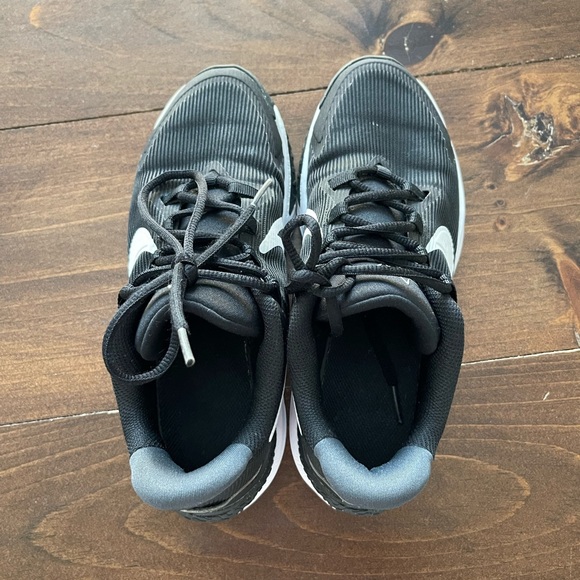 Boy’s Nike Star Runner 4 Running Shoe - Picture 5 of 8